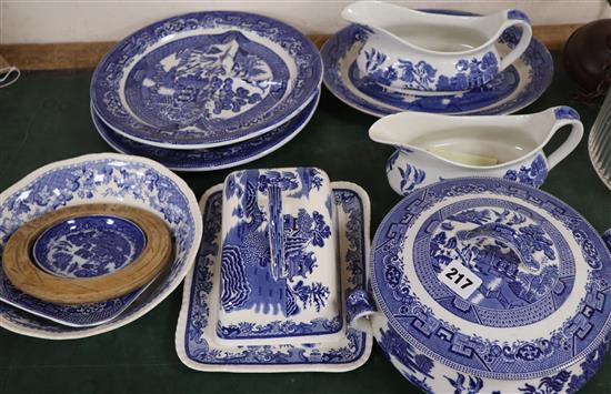 A quantity of Old Willow pattern ceramics